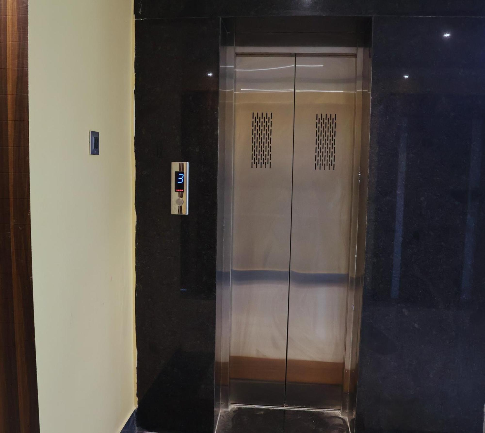 Hotel Aarohi Tarapith Zewnętrze zdjęcie